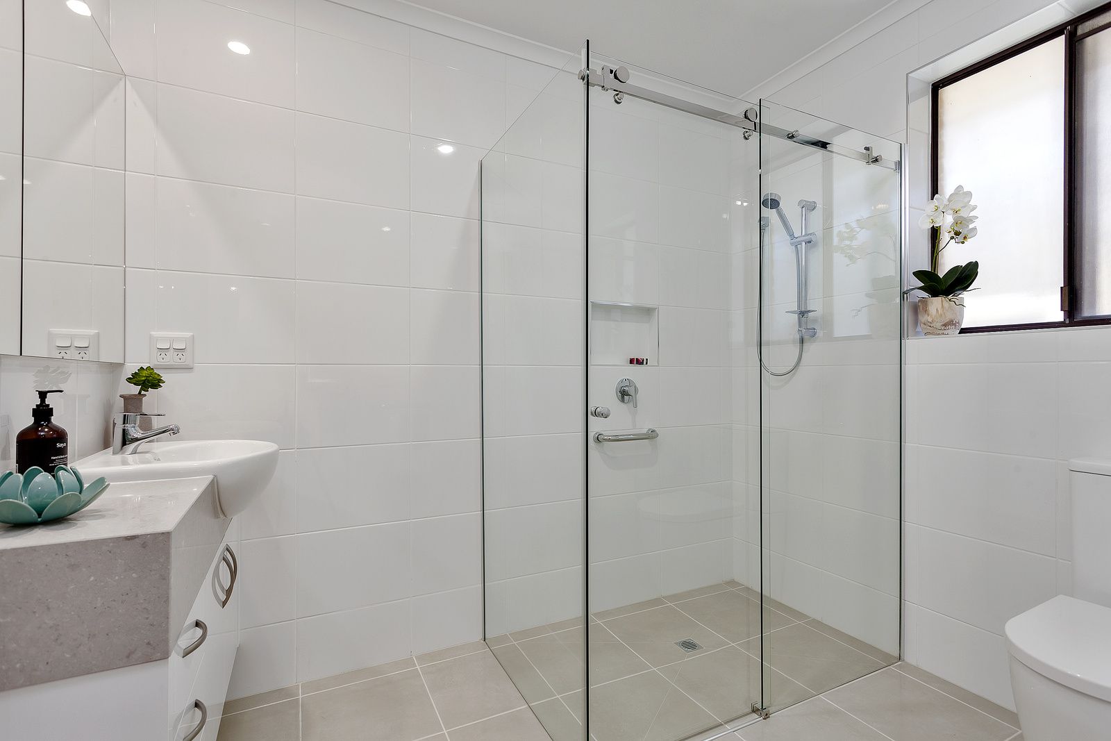 Pinetree Donvale, properties - Shower