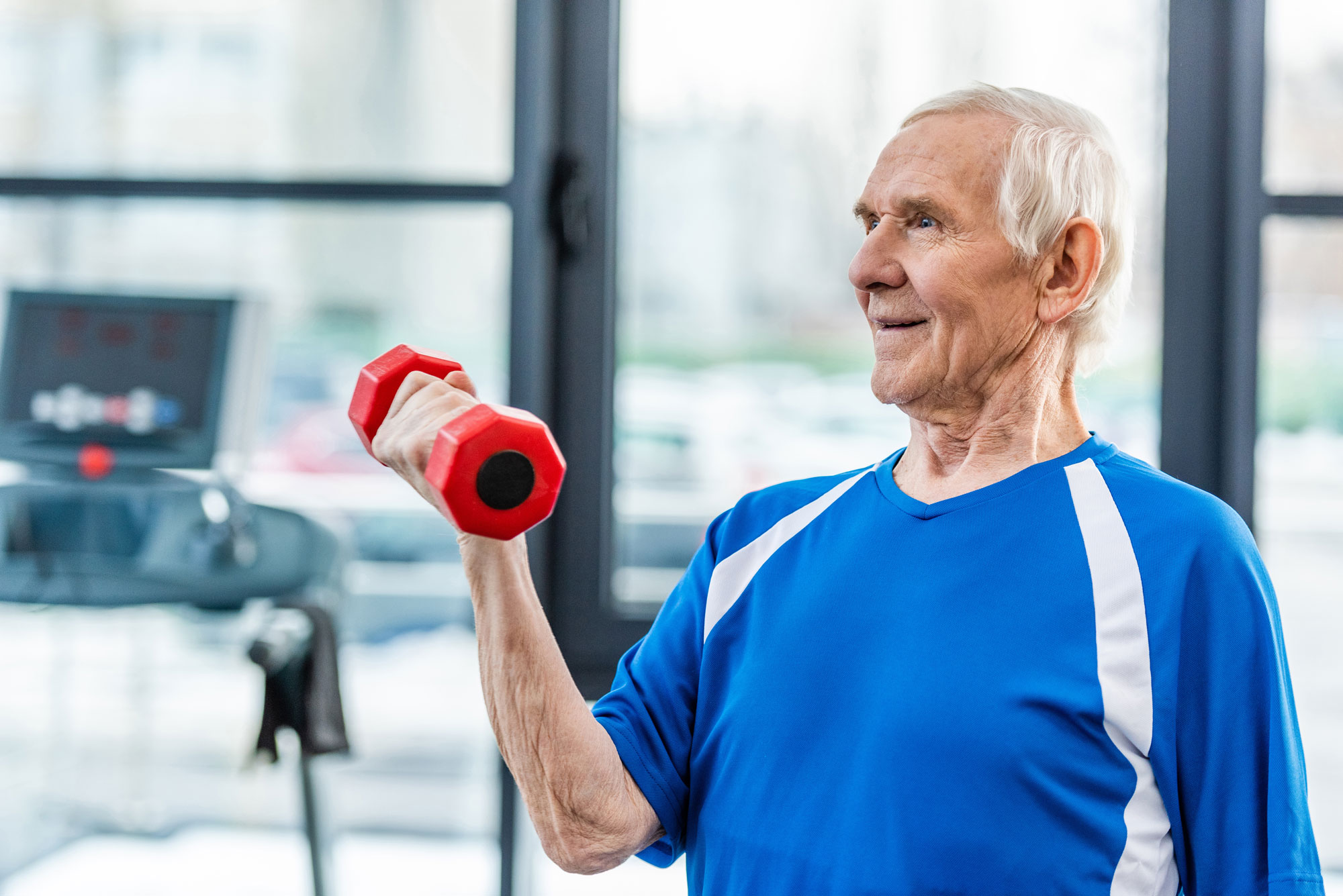 Pinetree Donvale, Lifestyle - Man lifting weights