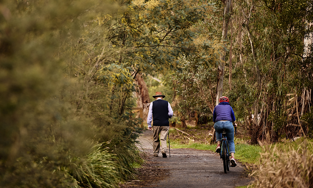 Pinetree Donvale, Lifestyle - Man walking track