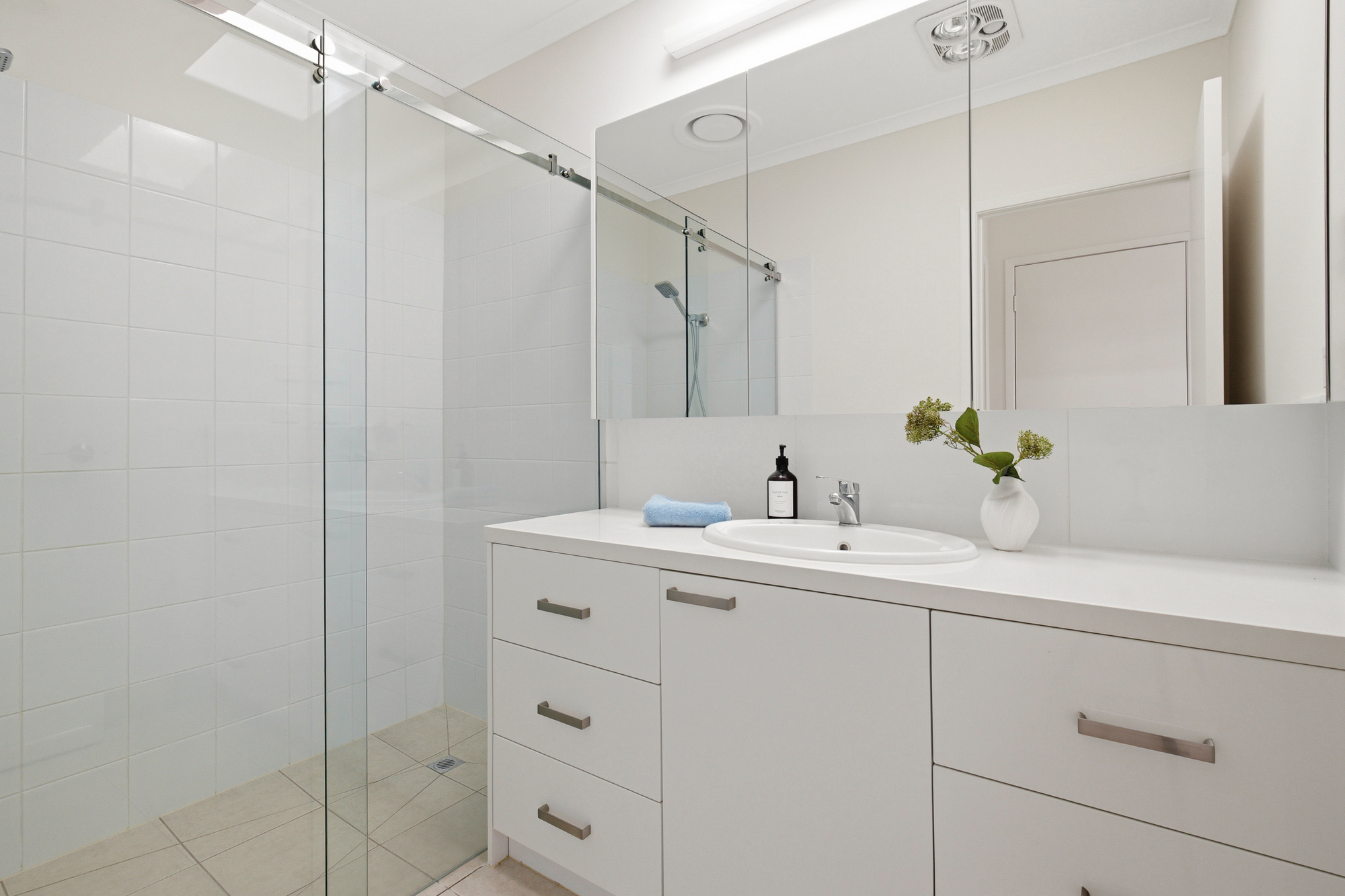 Bathroom Villa 16